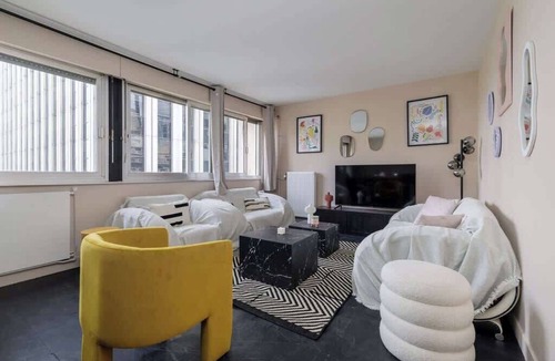 Gambetta Apartment | Spacious 5BR Apartment in La Defense