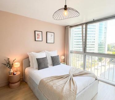 Gambetta Apartment | Spacious 5BR Apartment in La Defense
