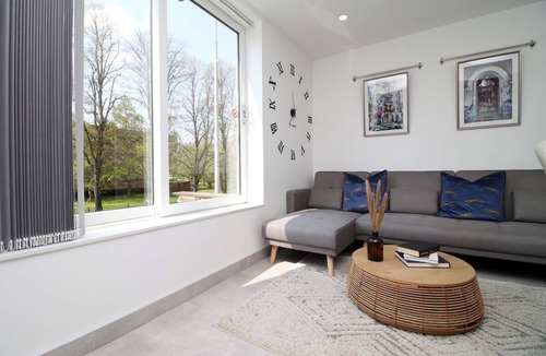 Cathays Apartment | Spacious 5BR Apartments with Private Courtyard