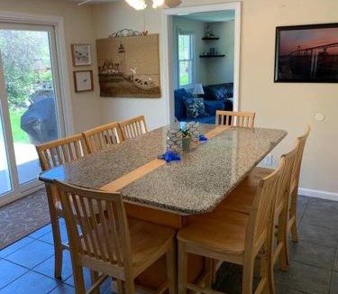 Eastward Look House | Spacious 5BR Beach House Vacation-walk to Scarborough!