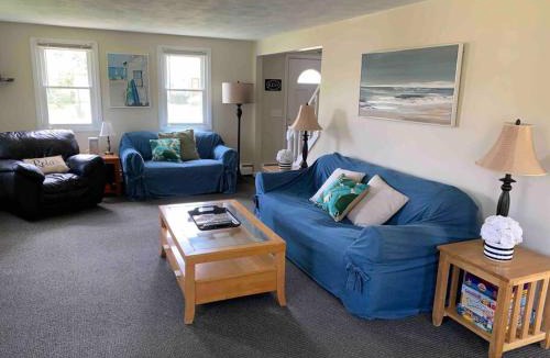 Eastward Look House | Spacious 5BR Beach House Vacation-walk to Scarborough!