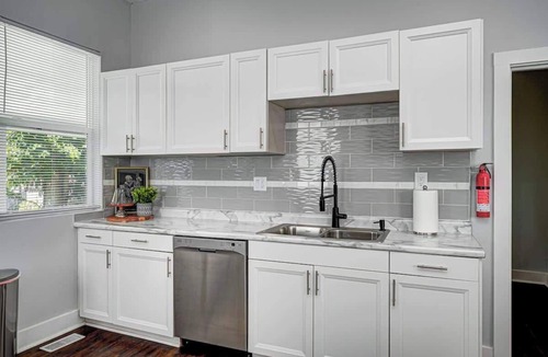 Indianapolis House | Spacious 5BR Bungalow with En-Suites
