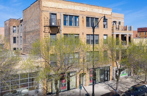 Near South Side Apartment | Spacious 5BR Chicago Suite Near McCormick Place & Soldier Field