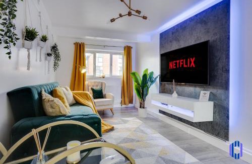 Openshaw House | Spacious 5BR - Coop Live & Etihad - Pool Table