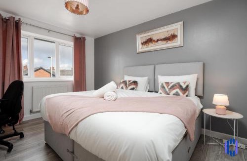 Openshaw House | Spacious 5BR - Coop Live & Etihad - Pool Table