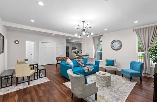 South Central Houston House | Spacious 5BR Duplex with 2 Kitchens and Private Entrances