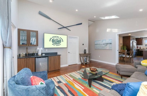 Milton House | Spacious 5BR Executive Retreat - 10 Min to Boston