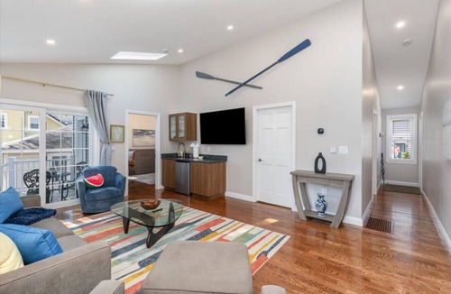 Milton House | Spacious 5BR Executive Retreat - 10 Min to Boston
