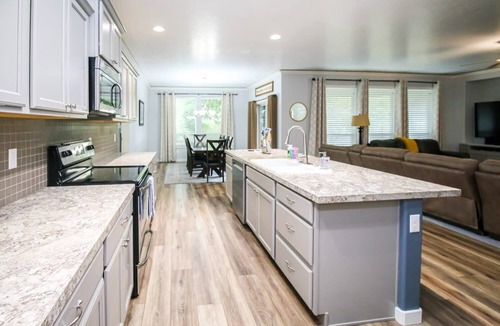 Kuna House | Spacious 5BR Family Home with BBQ & Workspace