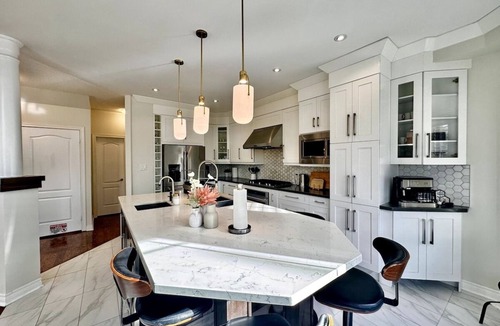 Meadowvale Village House | Spacious 5BR Firepit, Free Parking, Near Airport