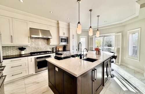 Meadowvale Village House | Spacious 5BR Firepit, Free Parking, Near Airport