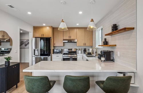 Serramonte House | Spacious 5BR Getaway –Clean, Comfortable, Relaxing