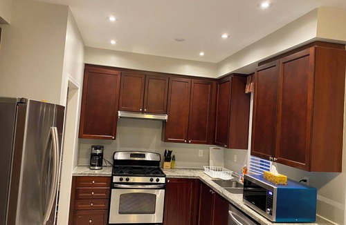 Ajax House | Spacious 5BR Home for Families/Business Travelers