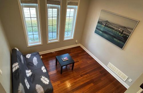 Ajax House | Spacious 5BR Home for Families & Business Travelers