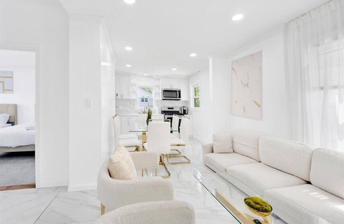 Bryn Mawr House | Spacious 5BR Home Free Parking Near NYC Perfect for Large Groups