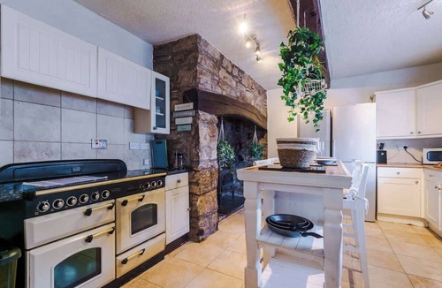 Ruthin House | Spacious 5BR Home w/Game Room