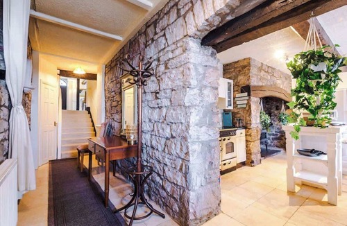 Ruthin House | Spacious 5BR Home w/Game Room