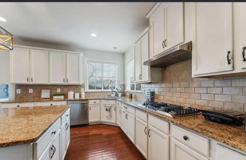 Alexandria House | Spacious 5BR Home in Alexandria 5 Beds 5 Baths
