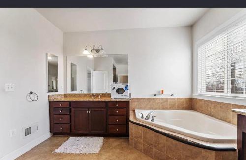 Alexandria House | Spacious 5BR Home in Alexandria 5 Beds 5 Baths