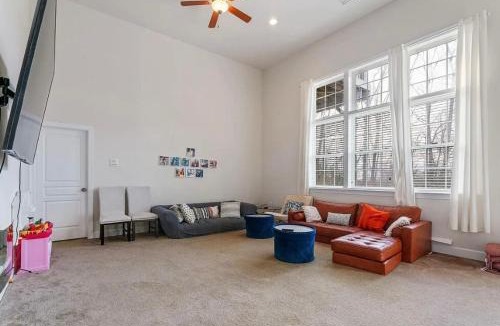 Alexandria House | Spacious 5BR Home in Alexandria 5 Beds 5 Baths