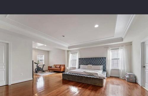 Alexandria House | Spacious 5BR Home in Alexandria 5 Beds 5 Baths