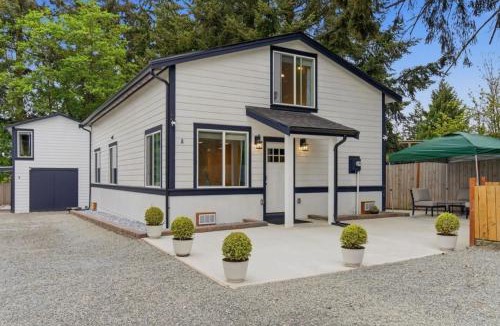 Burien House | Spacious 5BR Home Parking 10 min Airport