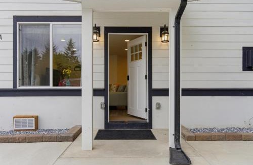 Burien House | Spacious 5BR Home Parking 10 min Airport