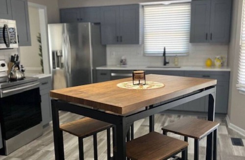 Overland Park House | Spacious 5BR in OP | EV Charger