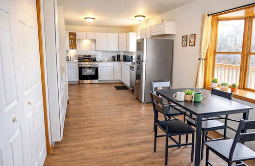 Ithaca House | Spacious 5BR Lake View Near Cornell Sleeps 9 Accessible Perfect for Groups