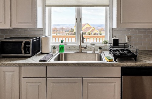 Ithaca House | Spacious 5BR Lake View Near Cornell Sleeps 9 Accessible Perfect for Groups