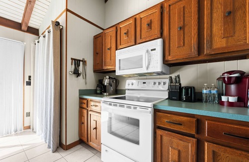 Sugar Mountain Cabin | Spacious 5BR Mountain Cabin w/Hot Tub & Fire Pit