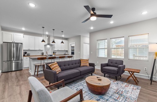 The Gate House | Spacious 5BR Near SLU | Drive to Arch, Ballparks & Breweries | EV Charger