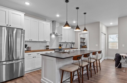 The Gate House | Spacious 5BR Near SLU | Drive to Arch, Ballparks & Breweries | EV Charger