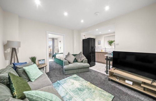 Cowley House | Spacious 5BR Oxford Home, Sleeps 11, Free Parking