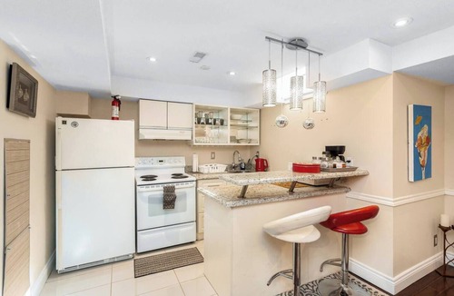 East Credit House | Spacious 5BR Retreat w/Private Suite | Sleeps 12