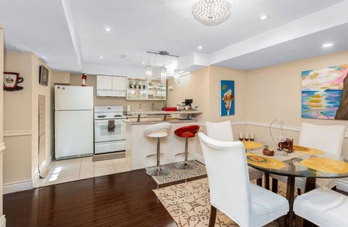East Credit House | Spacious 5BR Retreat w/Private Suite | Sleeps 12