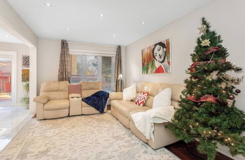 East Credit House | Spacious 5BR Retreat w/Private Suite | Sleeps 12