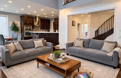 Brampton House | Spacious 5BR Retreat 20ft Ceiling Near Airport