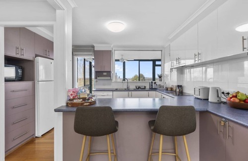 Kooringal Apartment | Spacious 5BR Retreat | Sleeps 10