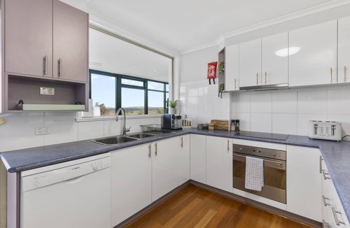 Kooringal Apartment | Spacious 5BR Retreat | Sleeps 10