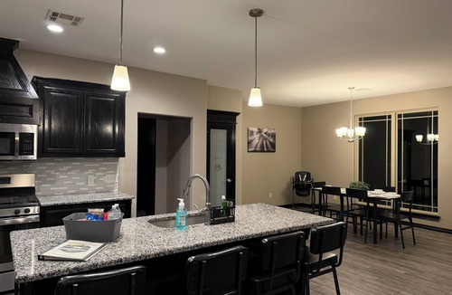Elgin House | Spacious 5BR retreat sleeps 12—minutes from Fort Sill. Game room & whirlpool tub