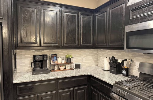 Elgin House | Spacious 5BR retreat sleeps 12—minutes from Fort Sill. Game room & whirlpool tub