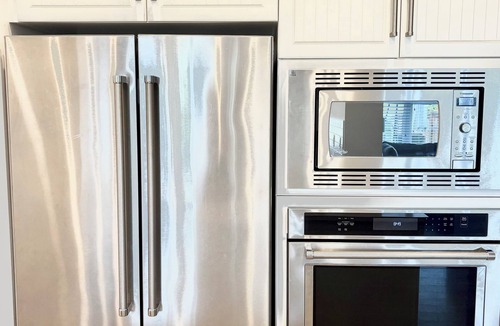 Southeast Calgary House | Spacious 5BR Retreat w/Hot Tub, Fire Pit, Gym & Movie Room