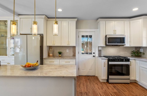 Teaneck House | Spacious 5BR Sleeps 16 Parking x6 Near NYC