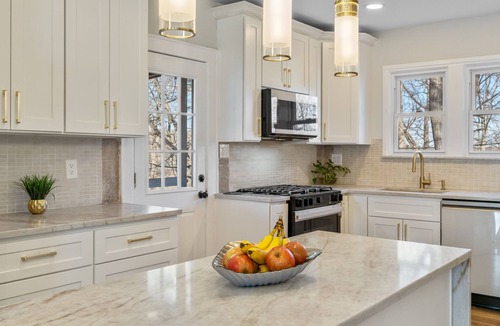 Teaneck House | Spacious 5BR Sleeps 16 Parking x6 Near NYC