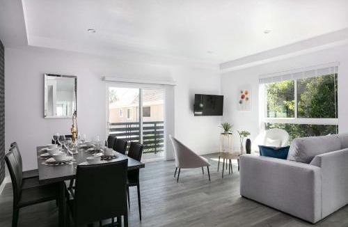 Mid City House | Spacious 5BR Townhouse with Free Parking Included