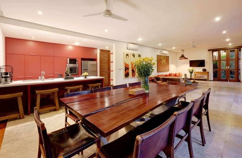 North Legian Villa | Spacious 5BR Villa Amira Walk to Legian Beach