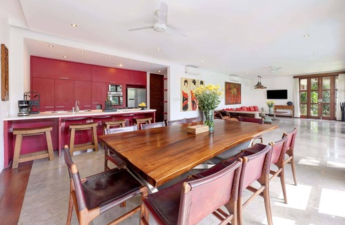 North Legian Villa | Spacious 5BR Villa Amira Walk to Legian Beach