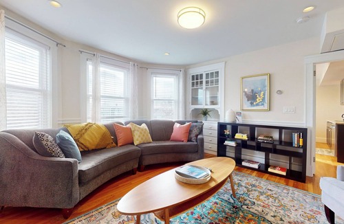 North Cambridge Apartment | Spacious 5BR w/AC, Near Harvard & Davis Sq