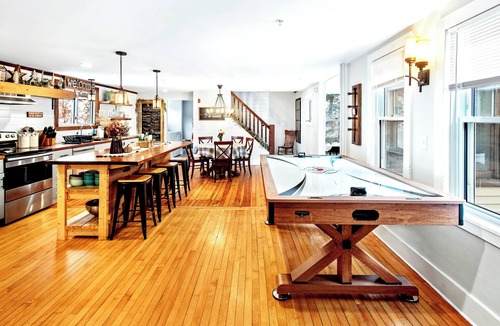 Colrain House | Spacious 5BR w/Hot Tub & Games